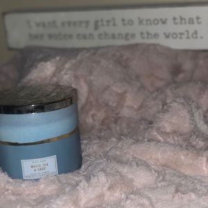 White Barn White Tea & Sage scented candle